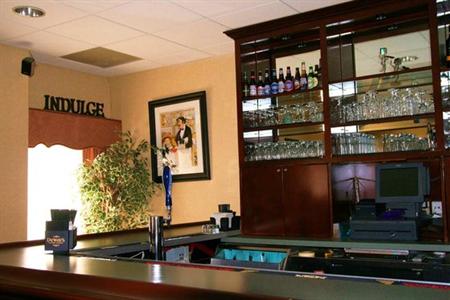 фото отеля Hampton Inn Boston - Logan Airport