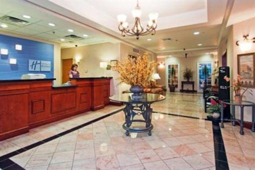 фото отеля Holiday Inn Express Hotel & Suites Emporia (Virginia)