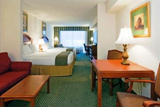 фото отеля Holiday Inn Express Hotel & Suites Emporia (Virginia)