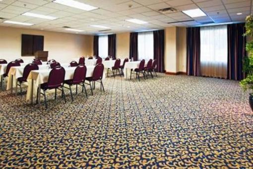 фото отеля Holiday Inn Express Hotel & Suites Emporia (Virginia)