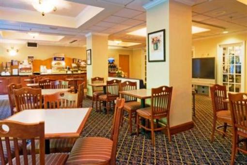 фото отеля Holiday Inn Express Hotel & Suites Emporia (Virginia)