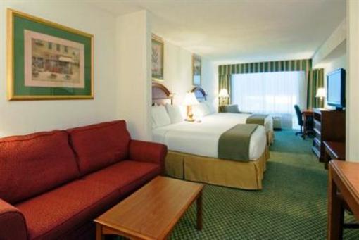 фото отеля Holiday Inn Express Hotel & Suites Emporia (Virginia)