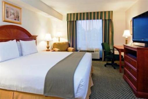 фото отеля Holiday Inn Express Hotel & Suites Emporia (Virginia)
