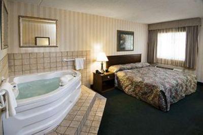 фото отеля LivINN Hotel Sharonville