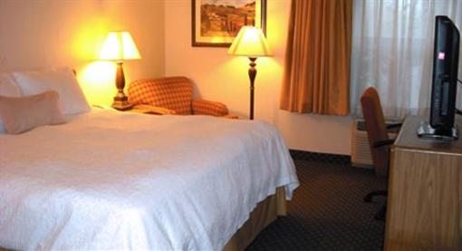 фото отеля AmericInn Kalamazoo