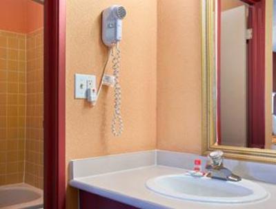 фото отеля Super 8 Strongsville