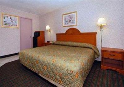 фото отеля Econo Lodge Airport West