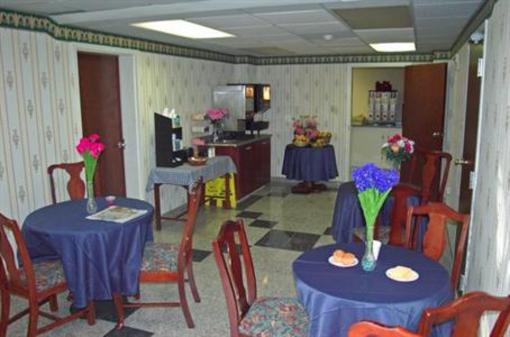фото отеля Hilltop Inn Niantic