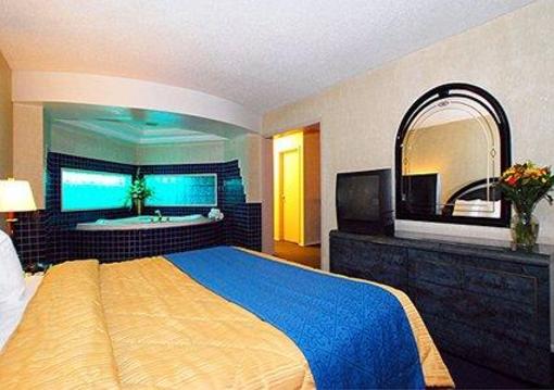 фото отеля Quality Inn & Suites Livonia