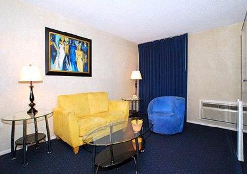 фото отеля Quality Inn & Suites Livonia