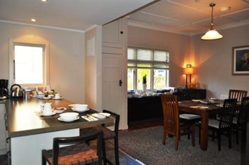 фото отеля Lake Lodge B&B Rotorua