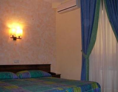 фото отеля Hostal Oporto