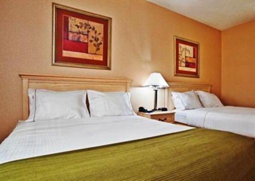 фото отеля Holiday Inn Express Brookpark - Cleveland Airport