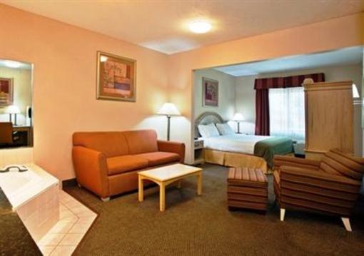 фото отеля Holiday Inn Express Brookpark - Cleveland Airport