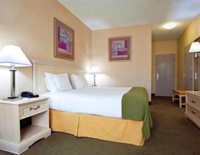фото отеля Holiday Inn Express Brookpark - Cleveland Airport