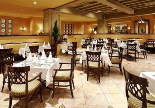 фото отеля Marriott Chateau Champlain