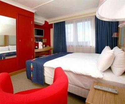 фото отеля Park Inn Watford