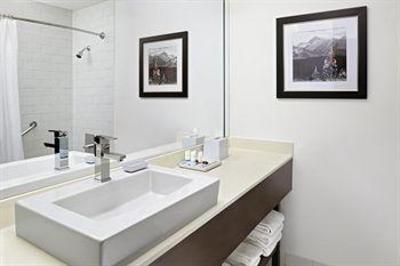 фото отеля Four Points by Sheraton Calgary West