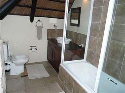 фото отеля Crawford's Beach Lodge & Cabins East London