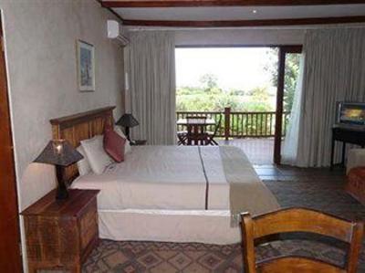 фото отеля Crawford's Beach Lodge & Cabins East London