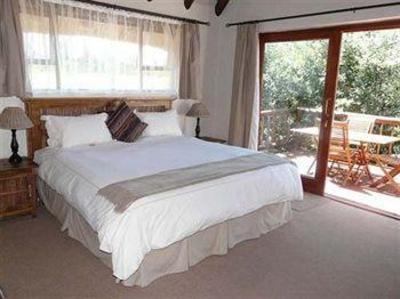 фото отеля Crawford's Beach Lodge & Cabins East London