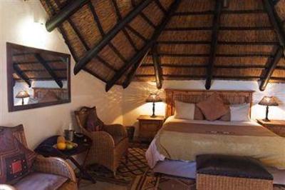 фото отеля Crawford's Beach Lodge & Cabins East London