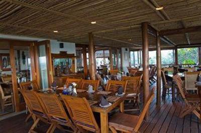 фото отеля Crawford's Beach Lodge & Cabins East London