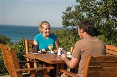 фото отеля Crawford's Beach Lodge & Cabins East London