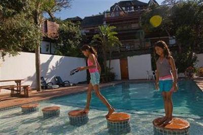 фото отеля Crawford's Beach Lodge & Cabins East London
