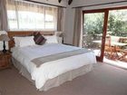 фото отеля Crawford's Beach Lodge & Cabins East London
