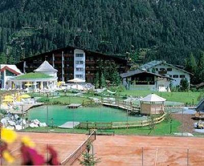 фото отеля Wellness Familienhotel Alpenrose Elbigenalp