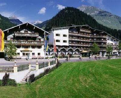 фото отеля Wellness Familienhotel Alpenrose Elbigenalp