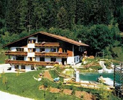 фото отеля Wellness Familienhotel Alpenrose Elbigenalp