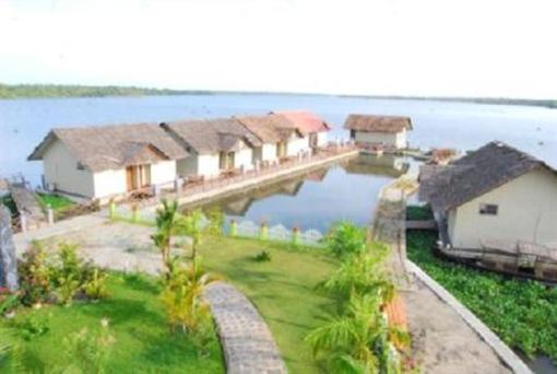 фото отеля Emarald Pristine Island Floating Resort