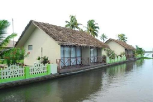 фото отеля Emarald Pristine Island Floating Resort
