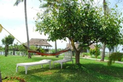 фото отеля Emarald Pristine Island Floating Resort