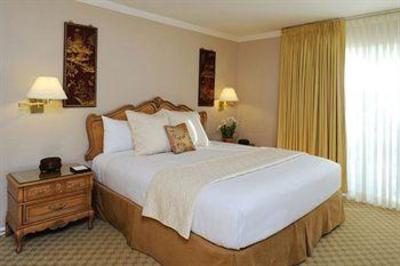 фото отеля Beverly Hills Plaza Hotel