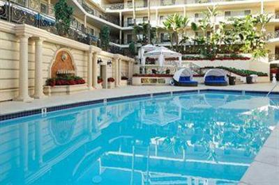 фото отеля Beverly Hills Plaza Hotel