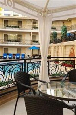 фото отеля Beverly Hills Plaza Hotel