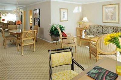 фото отеля Beverly Hills Plaza Hotel