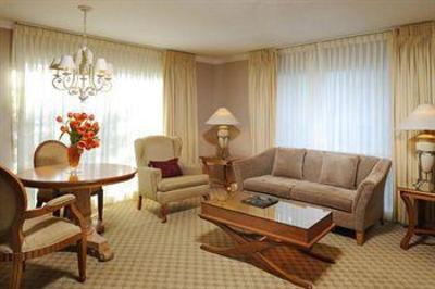 фото отеля Beverly Hills Plaza Hotel