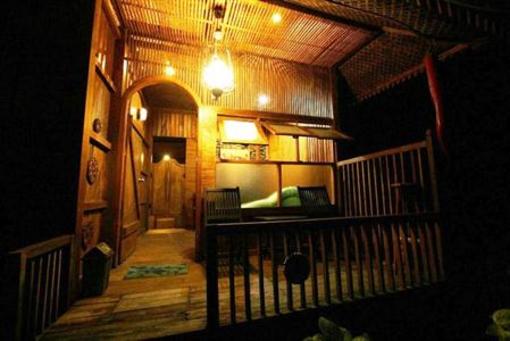 фото отеля The Riverside Javanese Cottages