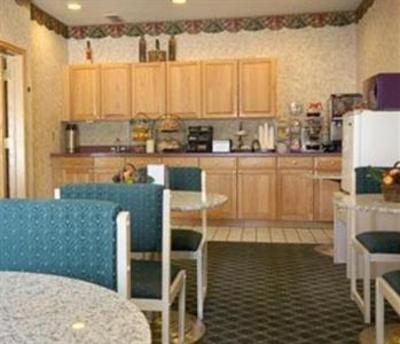 фото отеля Super 8 Motel Monroe Toledo Area Luna Pier