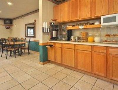 фото отеля Super 8 Goshen