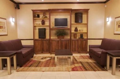 фото отеля Holiday Inn Express Hotel & Suites Winnie