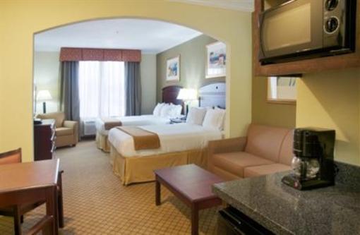 фото отеля Holiday Inn Express Hotel & Suites Winnie