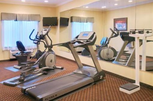 фото отеля Holiday Inn Express Hotel & Suites Winnie