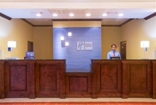 фото отеля Holiday Inn Express Hotel & Suites Winnie