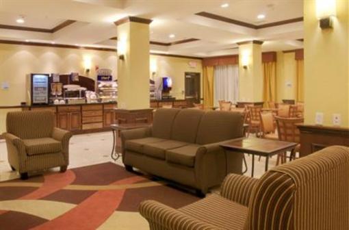 фото отеля Holiday Inn Express Hotel & Suites Winnie