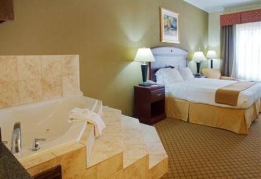 фото отеля Holiday Inn Express Hotel & Suites Winnie